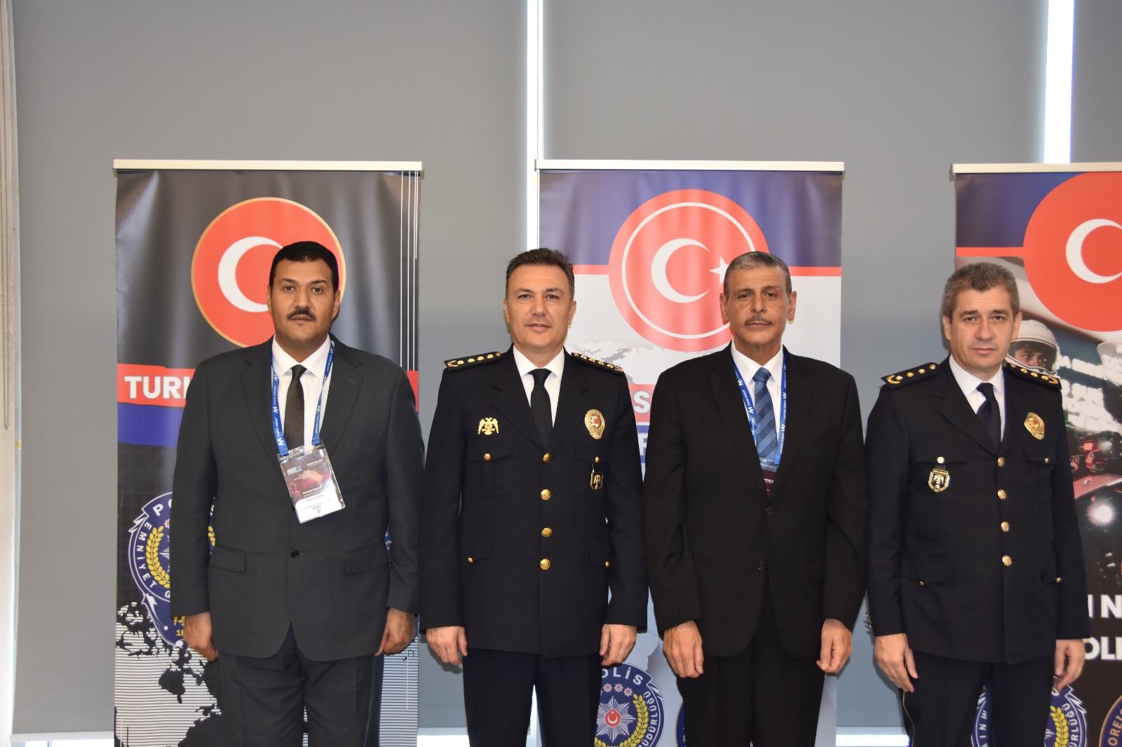 وفد من وزارة الداخلية يزور المعرض الدولي لمعدات الأمن الداخلي بجمهورية تركيا<